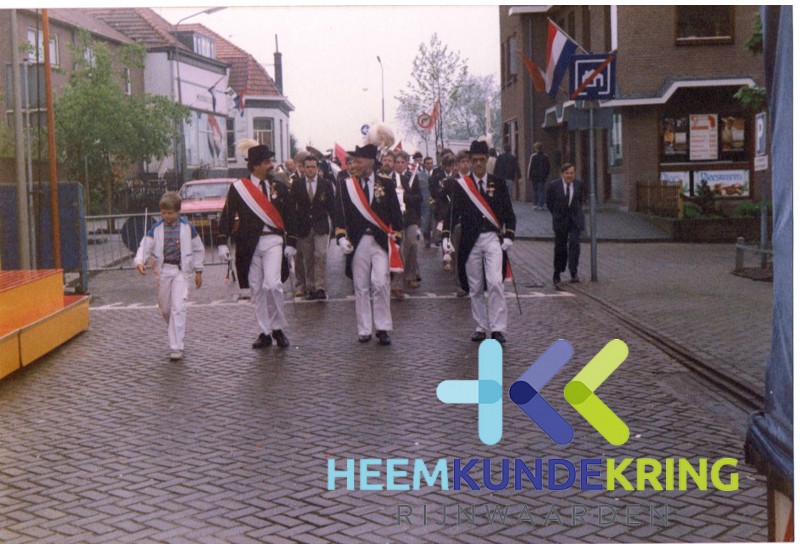 1985-0533 (2)